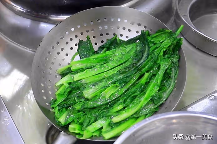50歲後要捨得吃！常吃5種「高蛋白菜」腿腳才有勁　蔬菜中「營養寶庫」這樣炒又香又美味