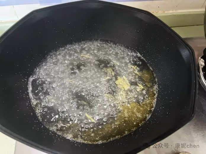 豬身上最補血的部位！很多人卻不喜歡「女人應該多吃」　「搭配一味春天菜」煮湯：美味補氣血