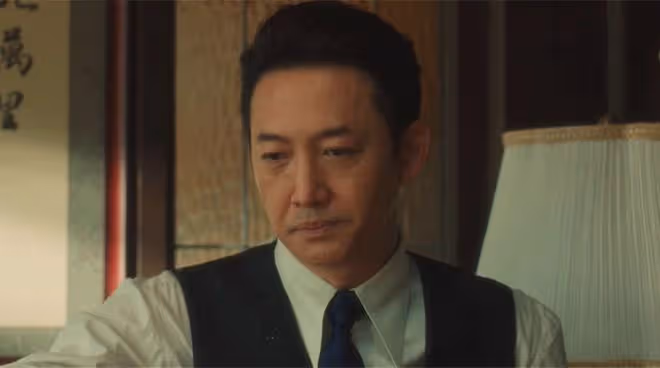 《追風者》直到蔣送匕首暗示，沈圖南才發現，魏若來比自己幸運