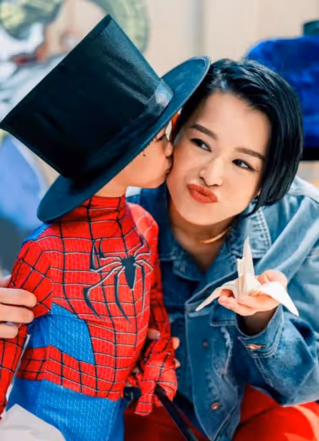 胡杏兒慶小兒子滿3歲，蜘蛛俠派對熱鬧隆重，一家五口同框超幸福