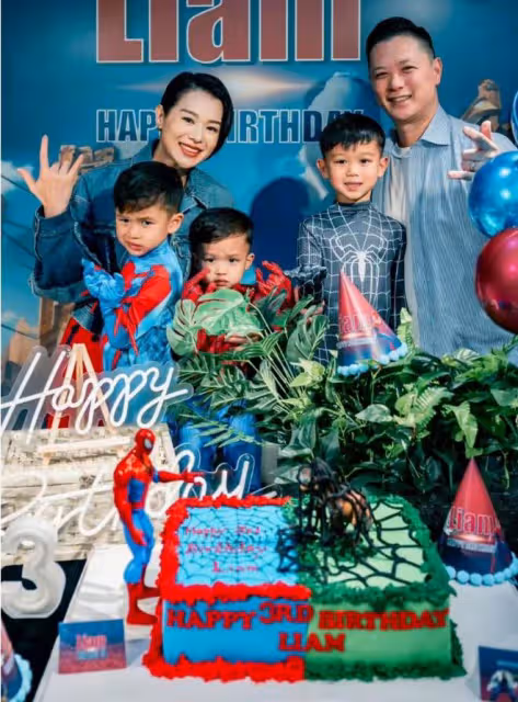胡杏兒慶小兒子滿3歲，蜘蛛俠派對熱鬧隆重，一家五口同框超幸福