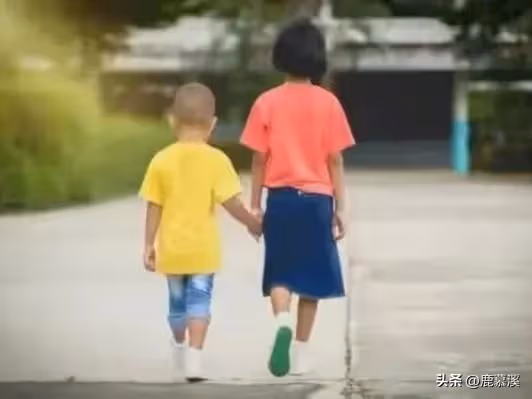 媽媽早走，我從小被舅舅、舅媽帶大！ 舅媽病了不肯通知我「我趕忙悄悄帶4萬塊去看她」，剛到病房外「傳來她和舅舅吵架聲」一聽內容我馬上改變心意