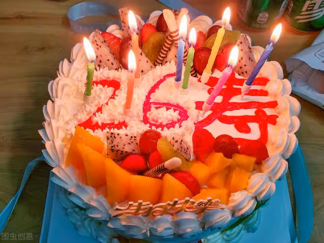 女子準備給男友過生日，等來的卻是，男友跟別的女人醉倒在床上