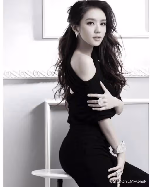 44歲官恩娜狀態大勇，婚後淡出幕前，一家四口美滿！