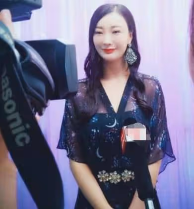 《一路向西》兩個「尤物」,一個成億萬女星,一個卻淪為路人