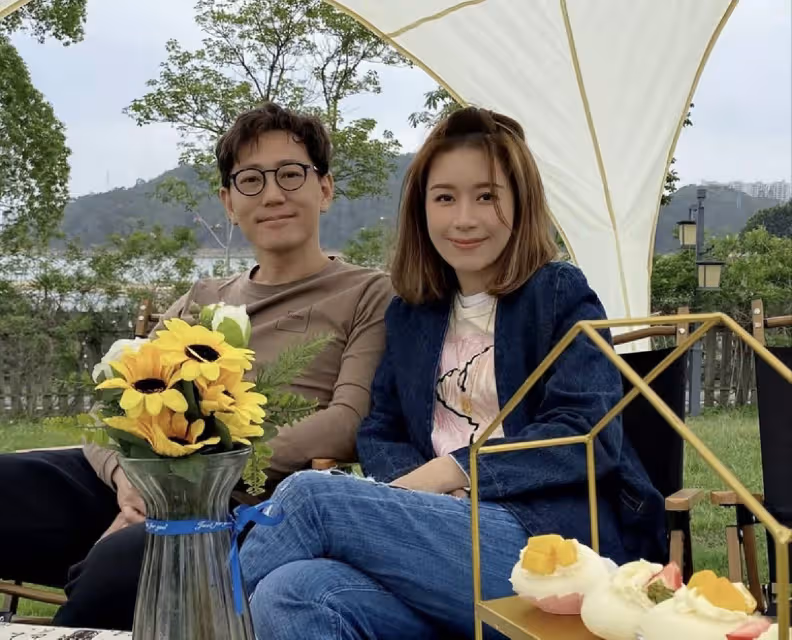 香港女星49歲生日狀態凍齡,皮膚緊緻少女味濃,遭老公家暴險離婚