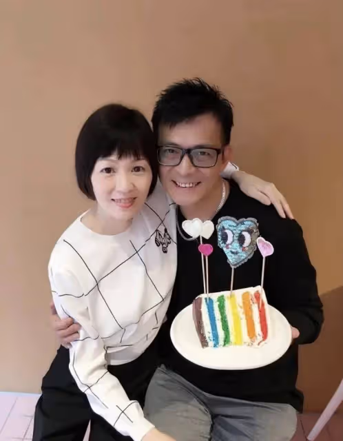 擔心!知名港星黃日華坐輪椅出行,因比賽受傷,否認將終身不娶