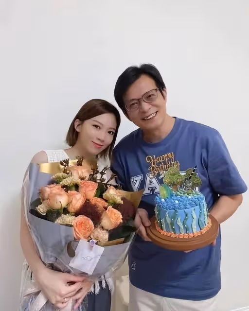 擔心!知名港星黃日華坐輪椅出行,因比賽受傷,否認將終身不娶