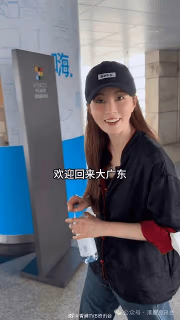 曾傳緋聞關係匪淺！傅穎簽約新公司獲老闆揸豪車接機入住複式豪宅
