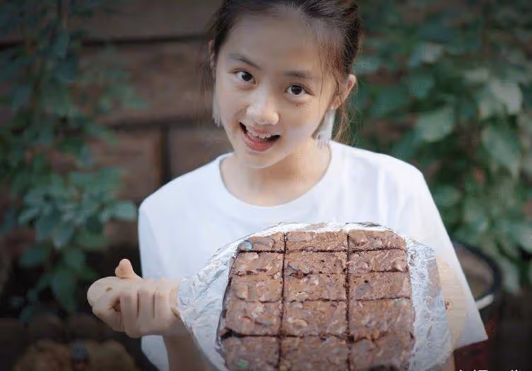 黃磊的教育也太好了,14歲黃多多長得美還很自律,近況變健身達人