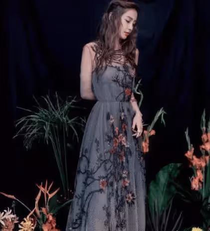 85花港風活動造型:楊冪最撩人,趙麗穎最優雅,baby最讓人意外!