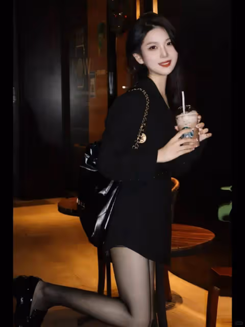 性感身材+黑絲高跟,撩人指數爆表!不信你不中招!