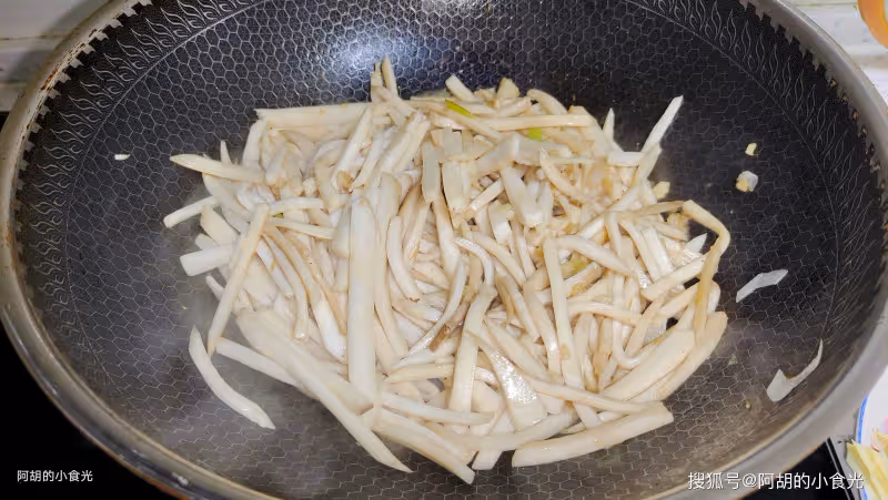 春天使勁吃這菜,一口18種胺基酸!和牛肉炒一盤,軟滑鮮嫩,引爆食慾超下飯