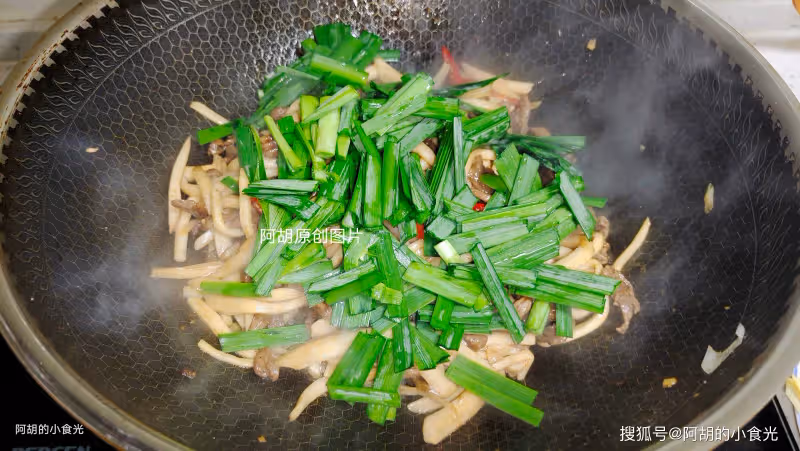 春天使勁吃這菜,一口18種胺基酸!和牛肉炒一盤,軟滑鮮嫩,引爆食慾超下飯