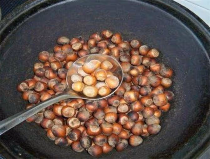 生榛子怎麼弄熟?烤箱烤榛子,如何才能不糊又香又脆又好吃?
