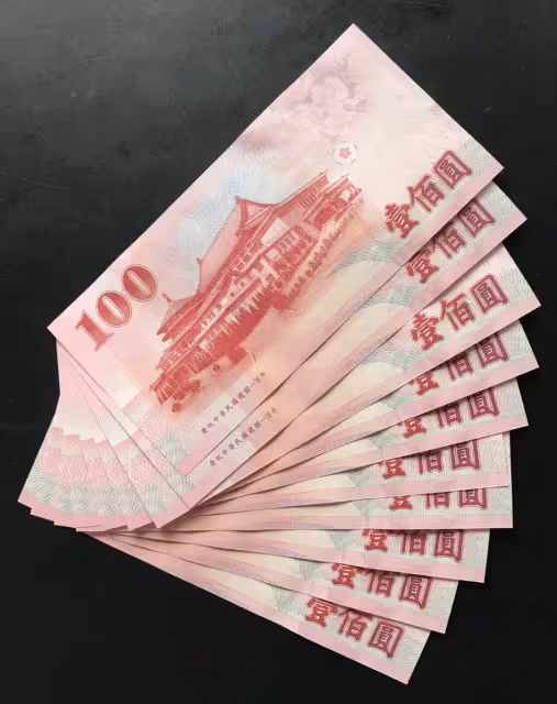 我和老公因為工作必須出國，大嫂主動幫我們照顧剛出生的女兒。3年後我們夫妻久違回國，拿了40萬給她作為感謝。沒想到晚上為女兒泡奶粉時，竟發現一張紙條，看完後我淚如雨下⋯⋯
