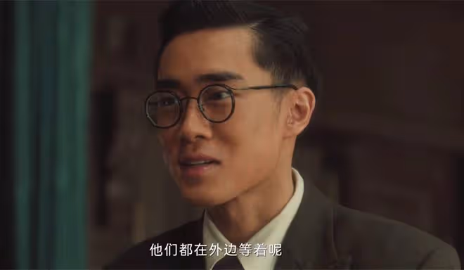 《追風者》直到沈圖南被監視，魏若來才發現，最危險的敵人在身邊