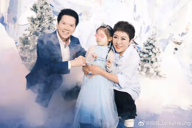 郭碧婷3歲女兒:幫媽媽獲獎12億,長得不像爸,向家繼承人之一
