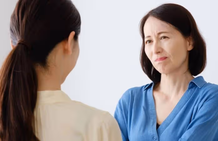 娘家媽媽怕禮數不周！婚禮上「塞2紅包給親家」，辦完婚禮第二天「婆婆一早來敲我房門」…