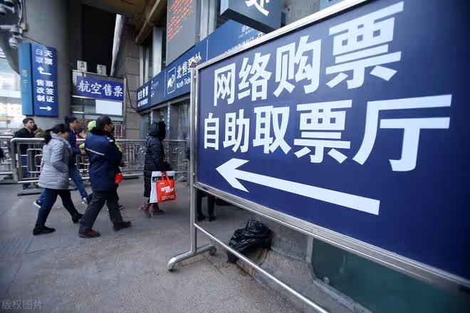 婆婆住進醫院，老公要我去照顧，我笑著買了回娘家的車票