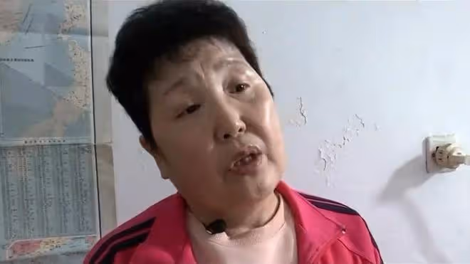 大媽相中老實大爺，要求大爺負擔生活費，她的錢存起來自己養老