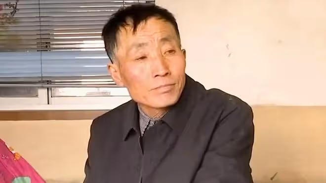 大媽相中有錢大爺，打算第二天搬到大爺家住，被大爺嫌棄又老又丑