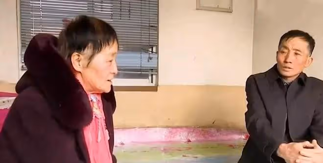大媽相中有錢大爺，打算第二天搬到大爺家住，被大爺嫌棄又老又丑