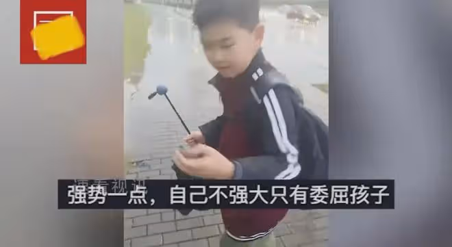 老公大雨天從不接小孩，車買7年心甘情願讓娃淋雨，女子濕透氣炸