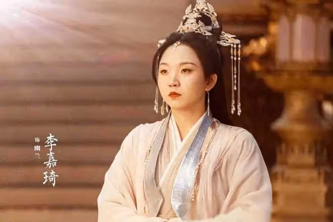 天界第一美女被嘲,大餅臉油膩的她,真的不配演仙女嗎?