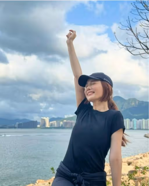 36歲TVB花旦結婚後變闊太太,曬照肚凸凸,網友猜測懷孕了?