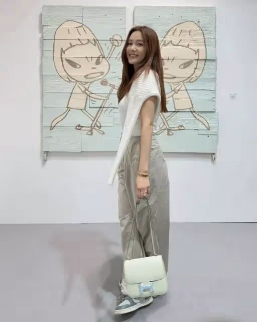 36歲TVB花旦結婚後變闊太太,曬照肚凸凸,網友猜測懷孕了?