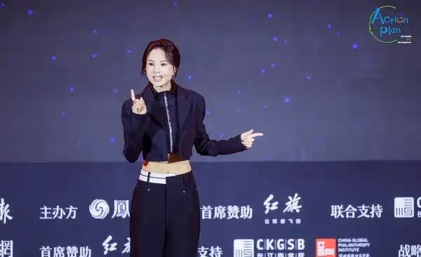 57歲女星曾因十年戀情未果患抑鬱症,一周不刷牙不洗漱:懷疑自己很失敗