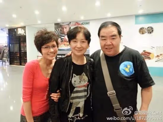 TVB老戲骨低調嫁女兒,感激太太在人生低谷不離棄,子女高學歷事業有成
