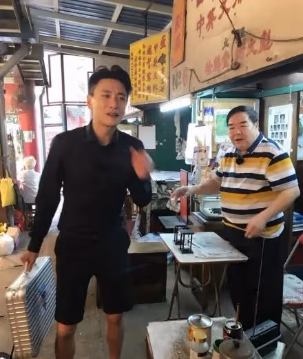 TVB老戲骨低調嫁女兒,感激太太在人生低谷不離棄,子女高學歷事業有成