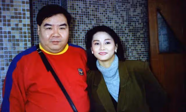 TVB老戲骨低調嫁女兒,感激太太在人生低谷不離棄,子女高學歷事業有成