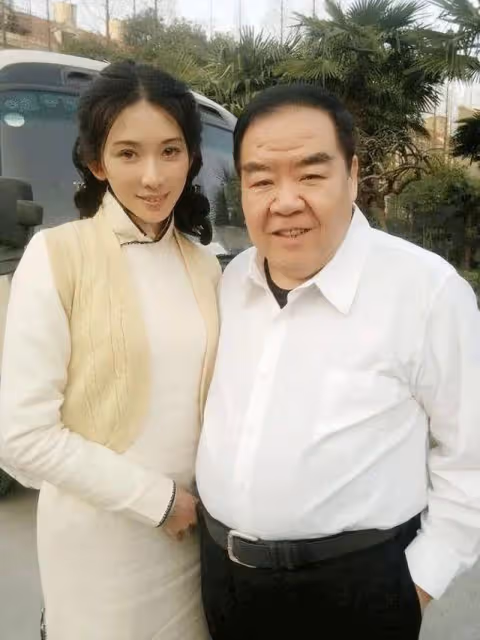 TVB老戲骨低調嫁女兒,感激太太在人生低谷不離棄,子女高學歷事業有成