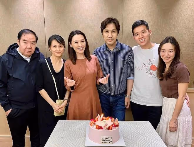 TVB老戲骨低調嫁女兒,感激太太在人生低谷不離棄,子女高學歷事業有成