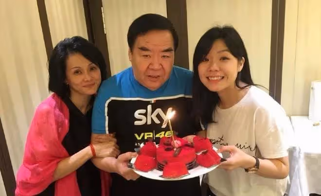 TVB老戲骨低調嫁女兒,感激太太在人生低谷不離棄,子女高學歷事業有成