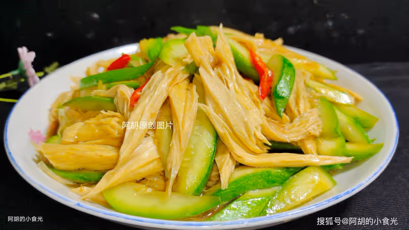 腐竹和它太絕配，花小錢吃好菜！急火快炒一盤，營養高蛋白，又學會一道下飯菜