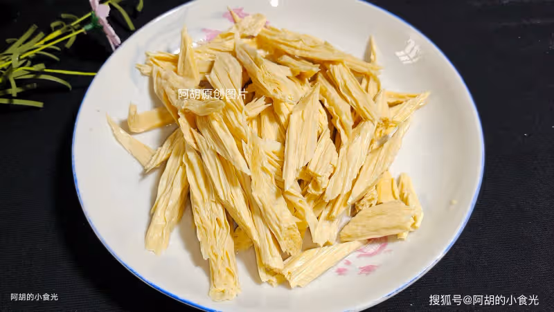腐竹和它太絕配，花小錢吃好菜！急火快炒一盤，營養高蛋白，又學會一道下飯菜