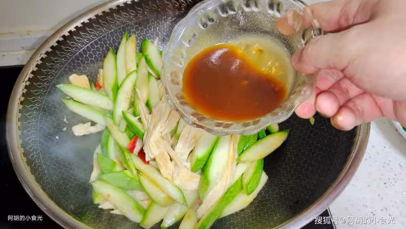 腐竹和它太絕配,花小錢吃好菜!急火快炒一盤,營養高蛋白,又學會一道下飯菜