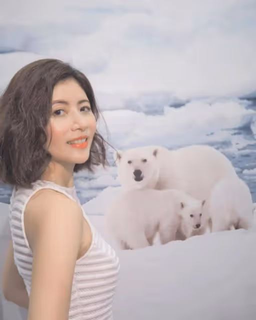TVB前女星高叉裙亮相,擔任司儀魅力不減 !精通5國語言卻仍單身!