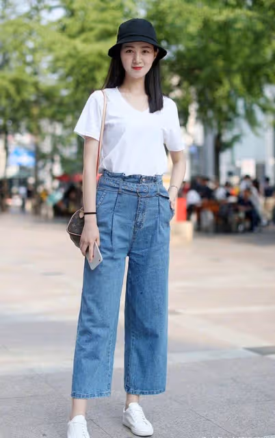 深色服裝太顯黑?那不妨嘗試下亮色系搭配,提亮膚色還耐看