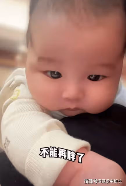 趙本山外孫胖到13斤,球球曬3個月兒子萌照白凈喜人,寶寶像爸爸