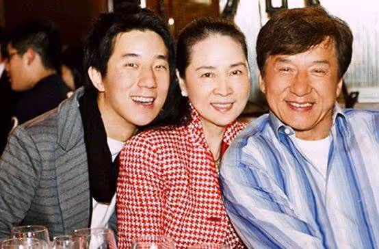 52歲孫紅雷老婆曝光,藏了了多年的妻子,原來是熟悉的她!