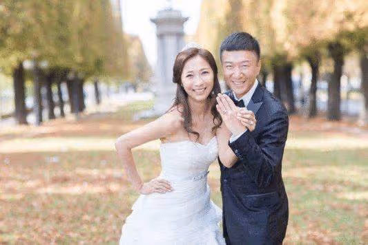 52歲孫紅雷老婆曝光,藏了了多年的妻子,原來是熟悉的她!
