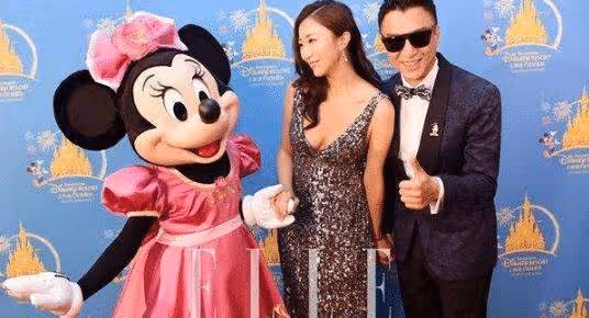 52歲孫紅雷老婆曝光,藏了了多年的妻子,原來是熟悉的她!