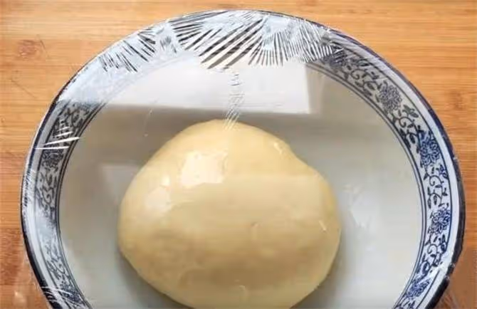 一碗麵粉,不用烤箱,教你做豆沙小麵包,個個鬆軟香甜超好吃