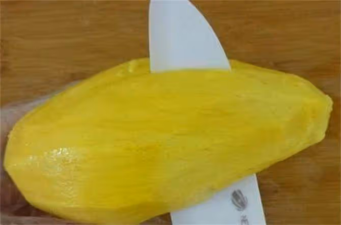 芒果核發芽了果肉還能不能吃？吃了會影響人的身體健康嗎？