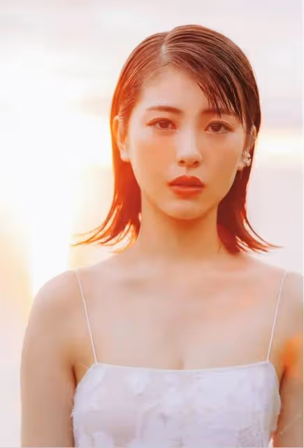 日本女星濱邊美波超靚寫真!雪膚玉貌大長腿美得讓人窒息